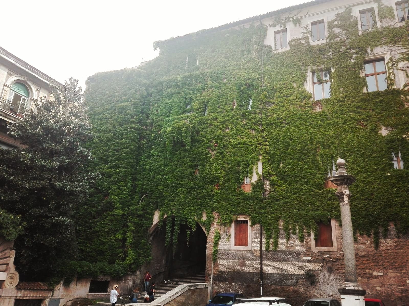 CHI SIAMO